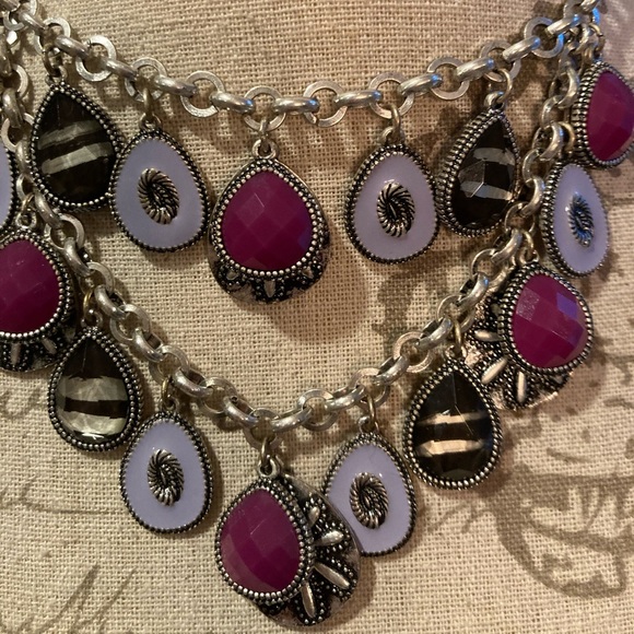 Premier Reversible Necklace & Earrings - Picture 4 of 10